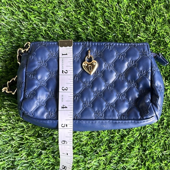 VICTORIAS SECRET Blue Cosmetic Makeup Pouch Toiletries Quilted Wristlet - Picture 10 of 10